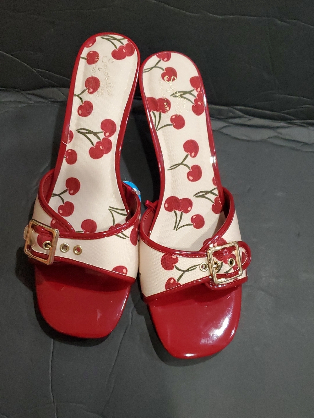 Seychelles red patent cherry print memory foam buckle strap kitten heels size 11 - Picture 5 of 13